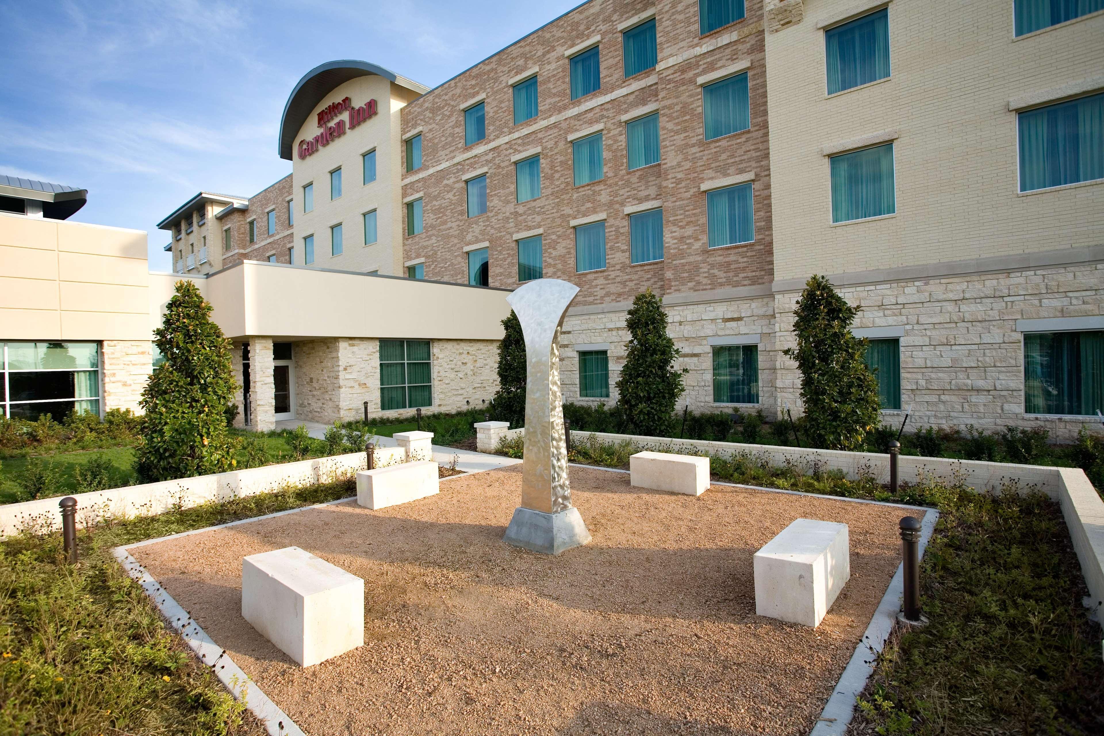 Hilton Garden Dallas 3*